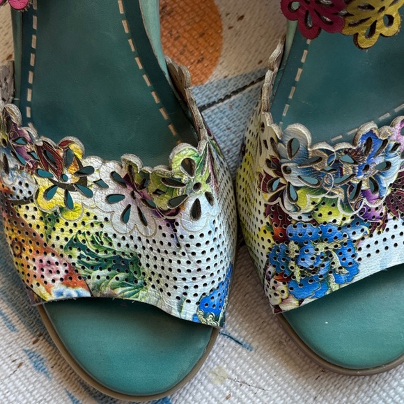 L'Artiste by Spring Step Floral Sandals - Multicolor - Picture 5 of 8